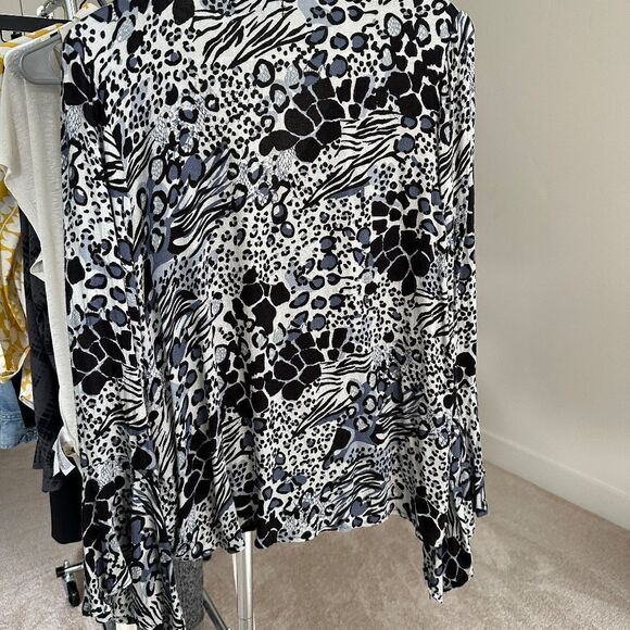 Papillon Surplise French Front Tuck Blouse With Bohemian Sleeves - Picture 4 of 11